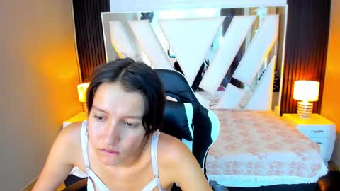 Snapshot of linda4petite chatting on October 22, 2025, 6:40 pm Linda online show from October 22, 2025, 6:40 pm