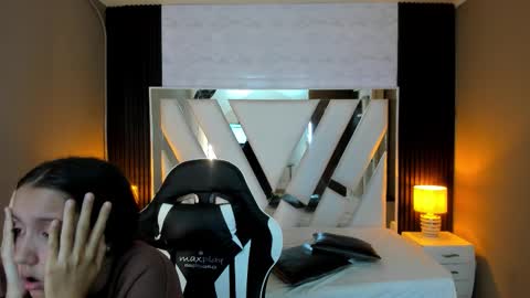 Snapshot of linda4petite chatting on October 26, 2025, 1:06 pm Linda online show from October 26, 2025, 1:06 pm