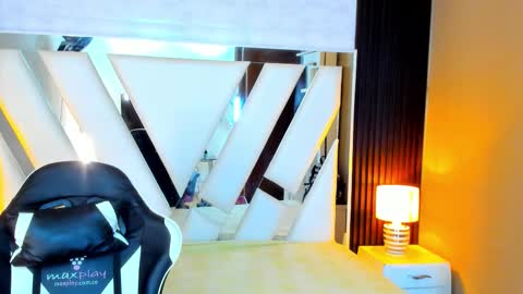  Linda  online show from November 15, 2025, 6:37 pm