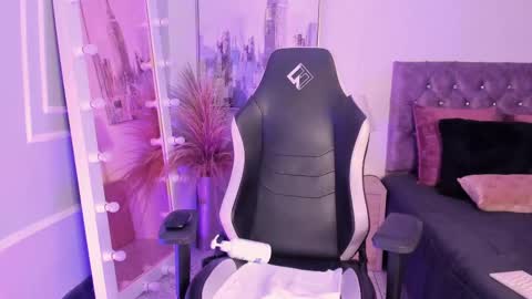 linda_caroline online show from February 13, 2025, 11:47 pm