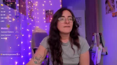 Giggles  online show from November 21, 2025, 9:35 pm