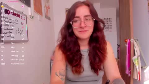 Giggles  online show from February 11, 2026, 1:49 pm