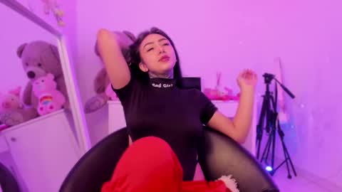 Lindaa maria  online show from October 21, 2025, 8:31 pm