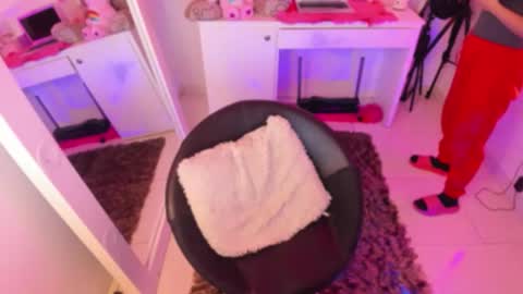 Lindaa maria  online show from October 25, 2025, 6:10 am