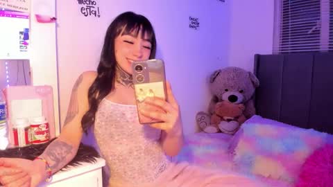 Lindaa maria  online show from February 8, 2026, 12:03 am