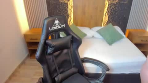 linda_montoya online show from August 5, 2026, 7:17 pm