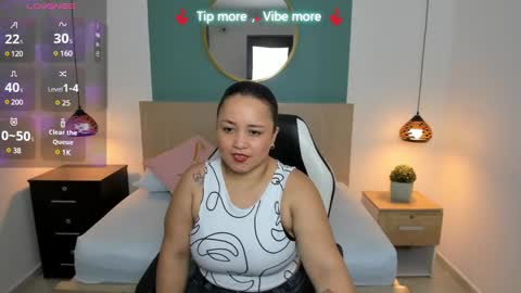 L I N D A online show from December 13, 2024, 8:04 pm