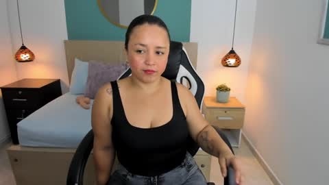 L I N D A online show from February 18, 2025, 7:09 pm