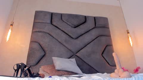 Linda Saenz online show from January 10, 2025, 2:45 pm