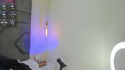 Linda Saenz online show from November 26, 2025, 11:22 am