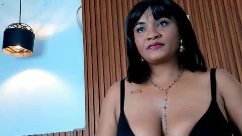 linda_yepez online show from September 15, 2025, 11:38 pm