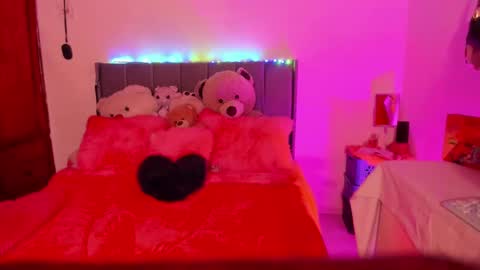 Snapshot of lindaa_miller chatting on December 9, 2024, 3:29 am linda miller online show from December 9, 2024, 3:29 am