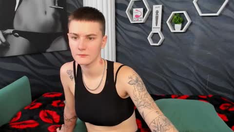 lindabryantt online show from February 24, 2025, 1:42 pm