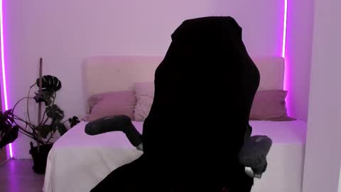 Linda  --  online show from November 6, 2025, 5:03 pm