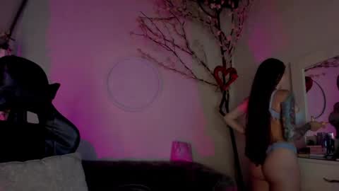 Lindsay    online show from May 3, 2026, 3:01 am