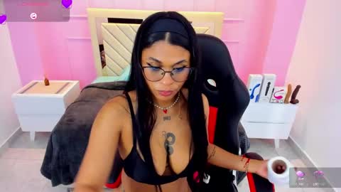 L I N D S A Y  online show from March 12, 2025, 11:22 pm