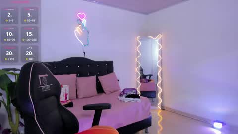 Linda  online show from April 28, 2026, 3:11 am
