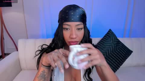 Lin  online show from February 13, 2025, 8:55 pm