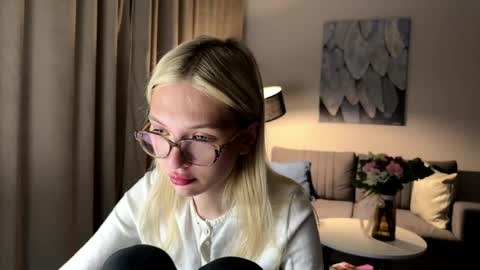 Snapshot of linneabercier chatting on April 28, 2026, 6:13 pm Emma online show from April 28, 2026, 6:13 pm