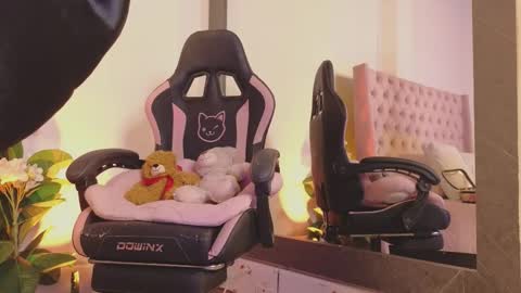 Luciana online show from March 18, 2026, 8:23 pm