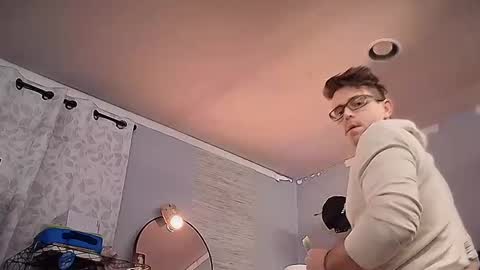 Snapshot of linuxgirlsudosu chatting on February 15, 2025, 10:33 am linuxgirlsudosu online show from February 15, 2025, 10:33 am