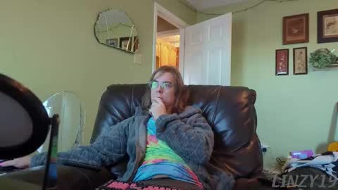 Snapshot of linzy19 chatting on November 17, 2025, 2:34 pm Linzy19 online show from November 17, 2025, 2:34 pm