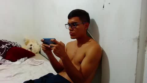lion_grr online show from May 5, 2026, 1:24 am