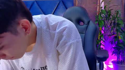 LION FOSTER online show from February 4, 2026, 11:42 pm