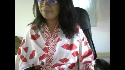 Liora selenex online show from April 19, 2026, 3:28 am