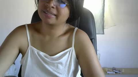 Liora selenex online show from April 29, 2026, 4:27 am