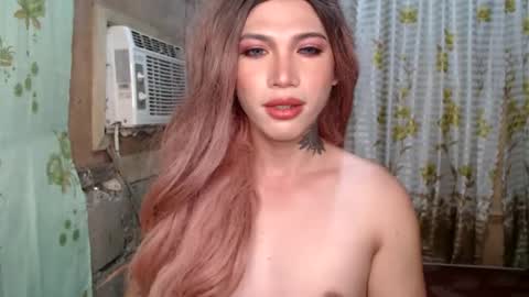 lipshero online show from September 22, 2025, 4:47 am