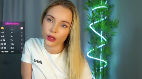 Amelia online show from December 12, 2024, 1:10 am