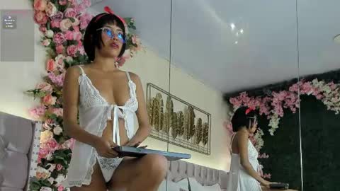 lis_vega_ online show from June 24, 2026, 7:35 pm