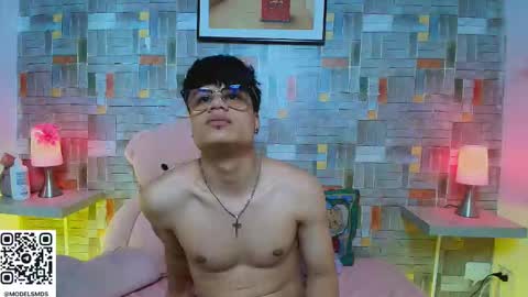 Snapshot of lisa__cute__ chatting on November 5, 2025, 1:44 pm Lisa and Andru online show from November 5, 2025, 1:44 pm