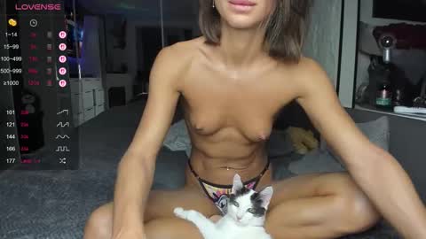 Lisa online show from October 16, 2025, 3:29 am