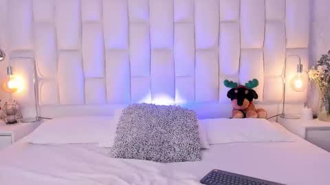 Lisa Baker online show from December 20, 2025, 11:45 pm