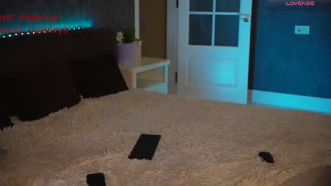 lisa_elfy online show from June 23, 2026, 5:22 pm