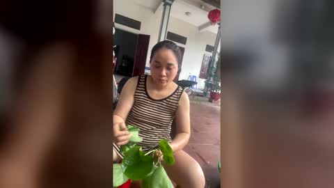 lisa_hanw online show from April 15, 2026, 2:18 am