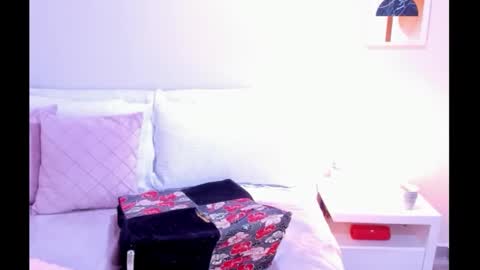 lisa laurent online show from December 21, 2025, 3:46 am