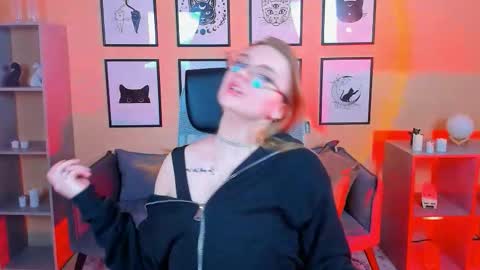 Snapshot of lisa_mitchel chatting on October 24, 2025, 6:32 am Lisa online show from October 24, 2025, 6:32 am