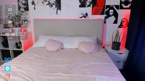 lisa_moons online show from October 9, 2025, 3:21 pm