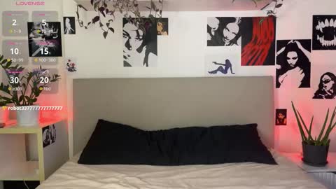 lisa_moons online show from November 3, 2025, 5:36 pm