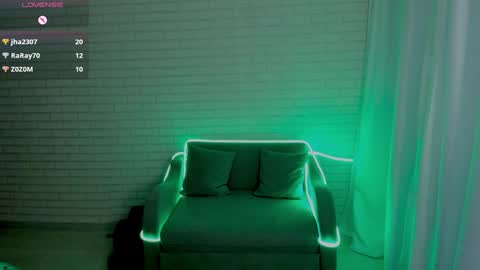 Snapshot of lisa_ree_ chatting on January 3, 2025, 11:57 am lisa online show from January 3, 2025, 11:57 am