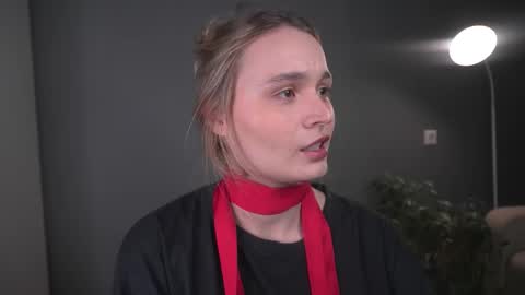 Elisabeth or Lisa online show from December 15, 2025, 8:02 pm