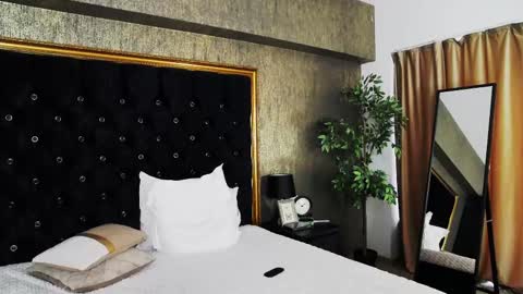 lisacroft online show from February 26, 2025, 12:25 pm