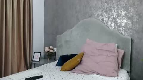 lisacroft online show from June 14, 2026, 5:53 am