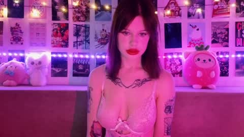 Lisa online show from December 18, 2024, 3:26 am