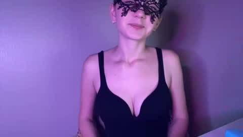 Lisa online show from September 12, 2025, 5:35 pm