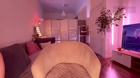 Lisa  online show from February 5, 2026, 7:51 pm