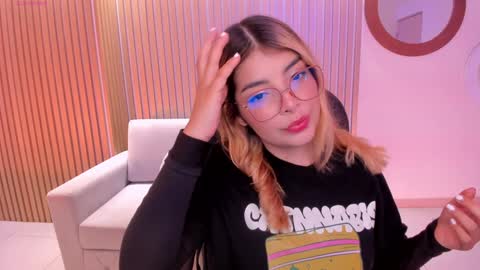 LISA MONROE online show from December 4, 2024, 7:12 pm
